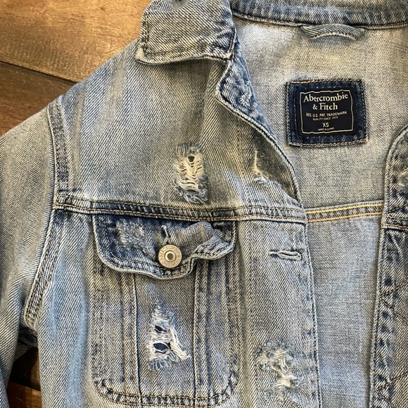 Abercrombie and Fitch Distressed Oversized Denim Jean Jacket - Picture 2 of 4